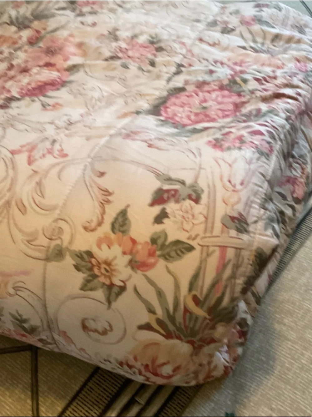 Ralph Lauren Pink and Cream Floral Comforter + 1 Pillowcase (King)
